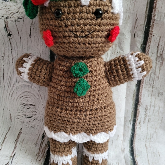 New Gingerbread Girl Christmas Amigurumi Decor - Picture 12 of 16